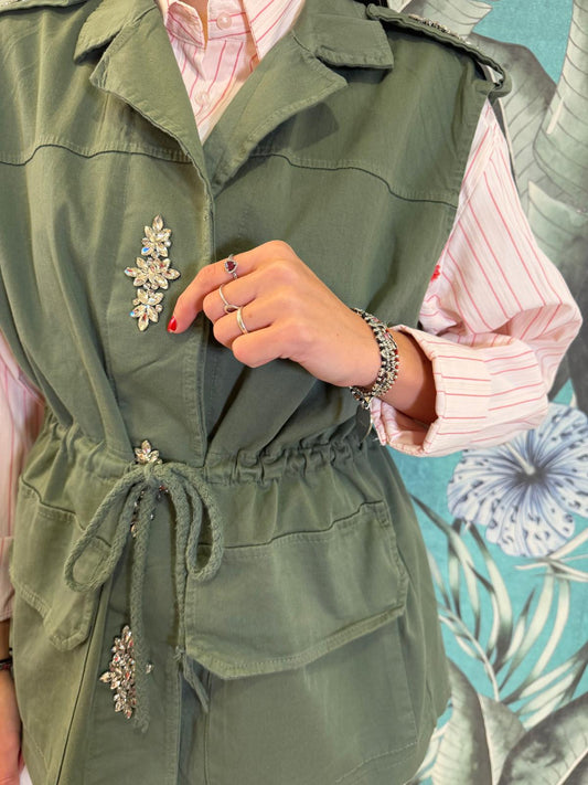 Gilet verde militare con pietre