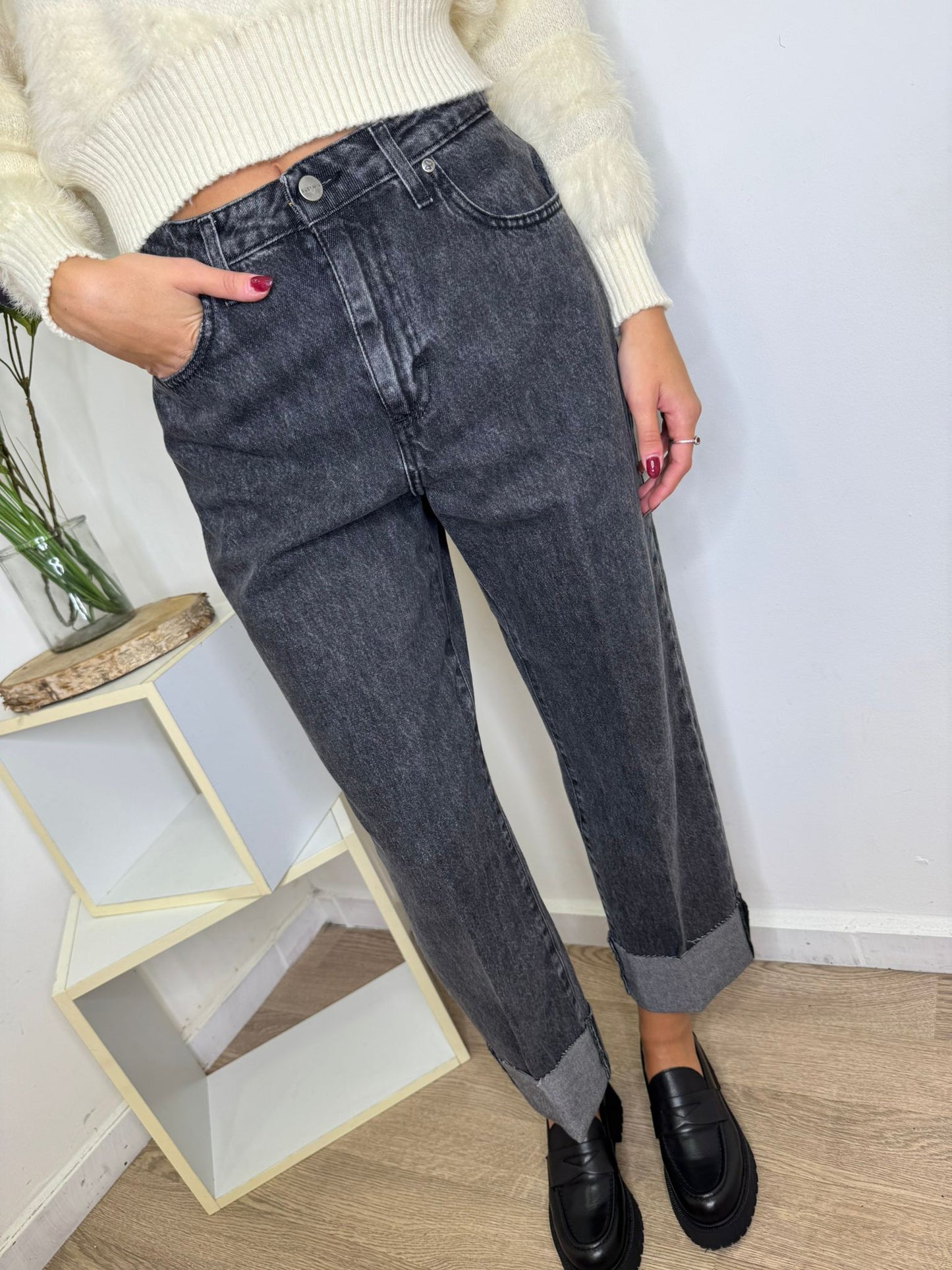 Jeans grigio con risvolto