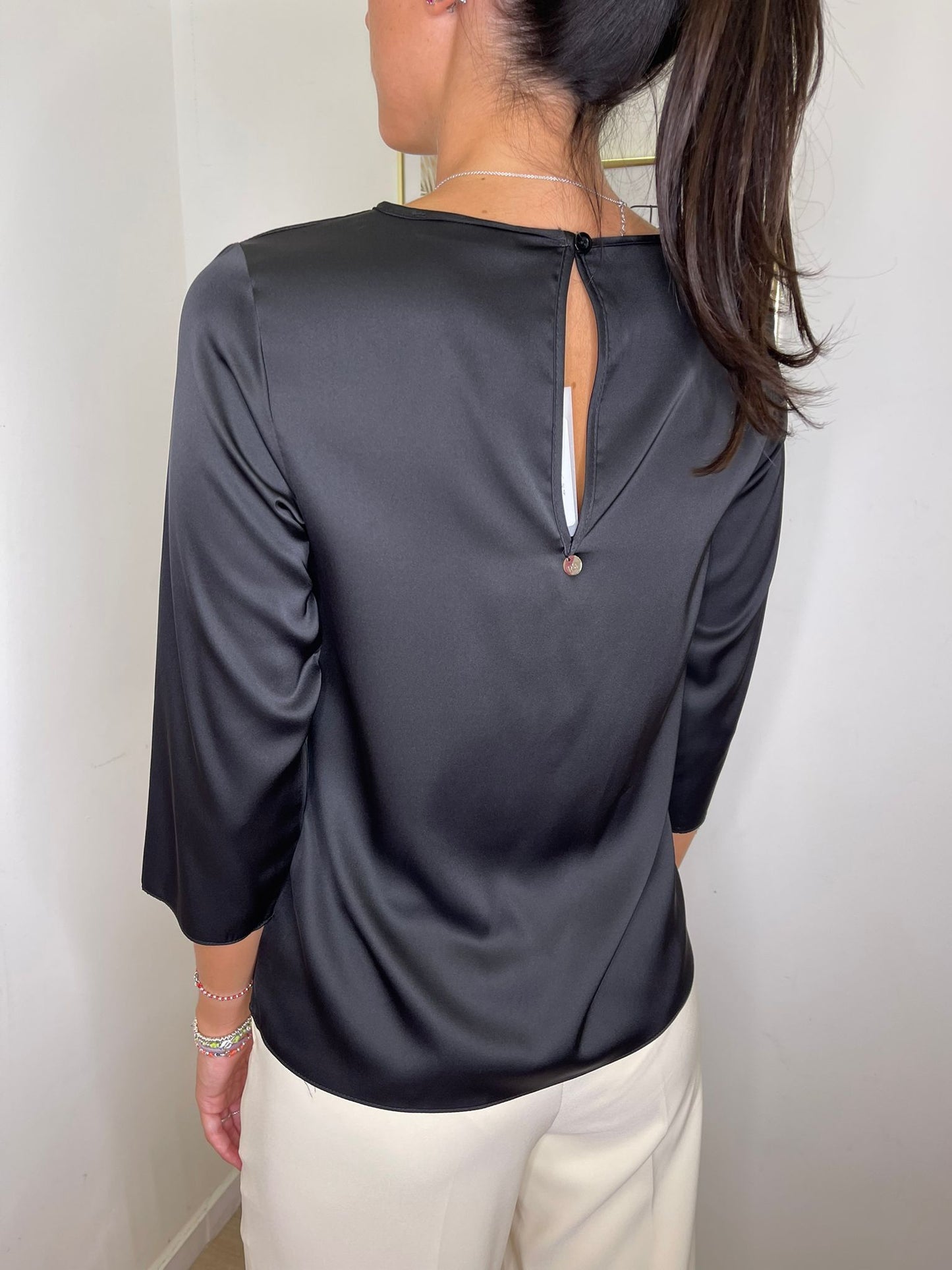 Blusa basica nera