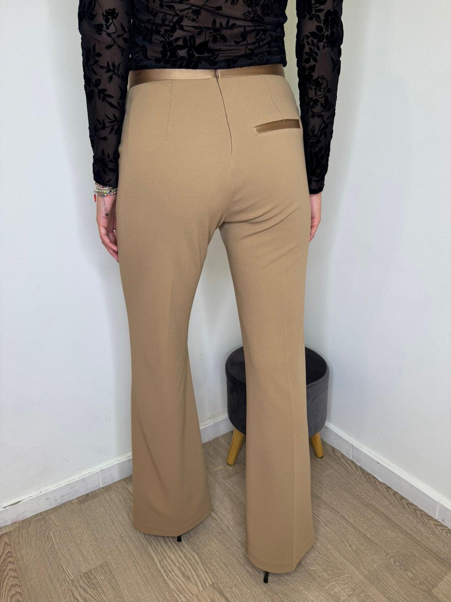 Pantalone flare cammello