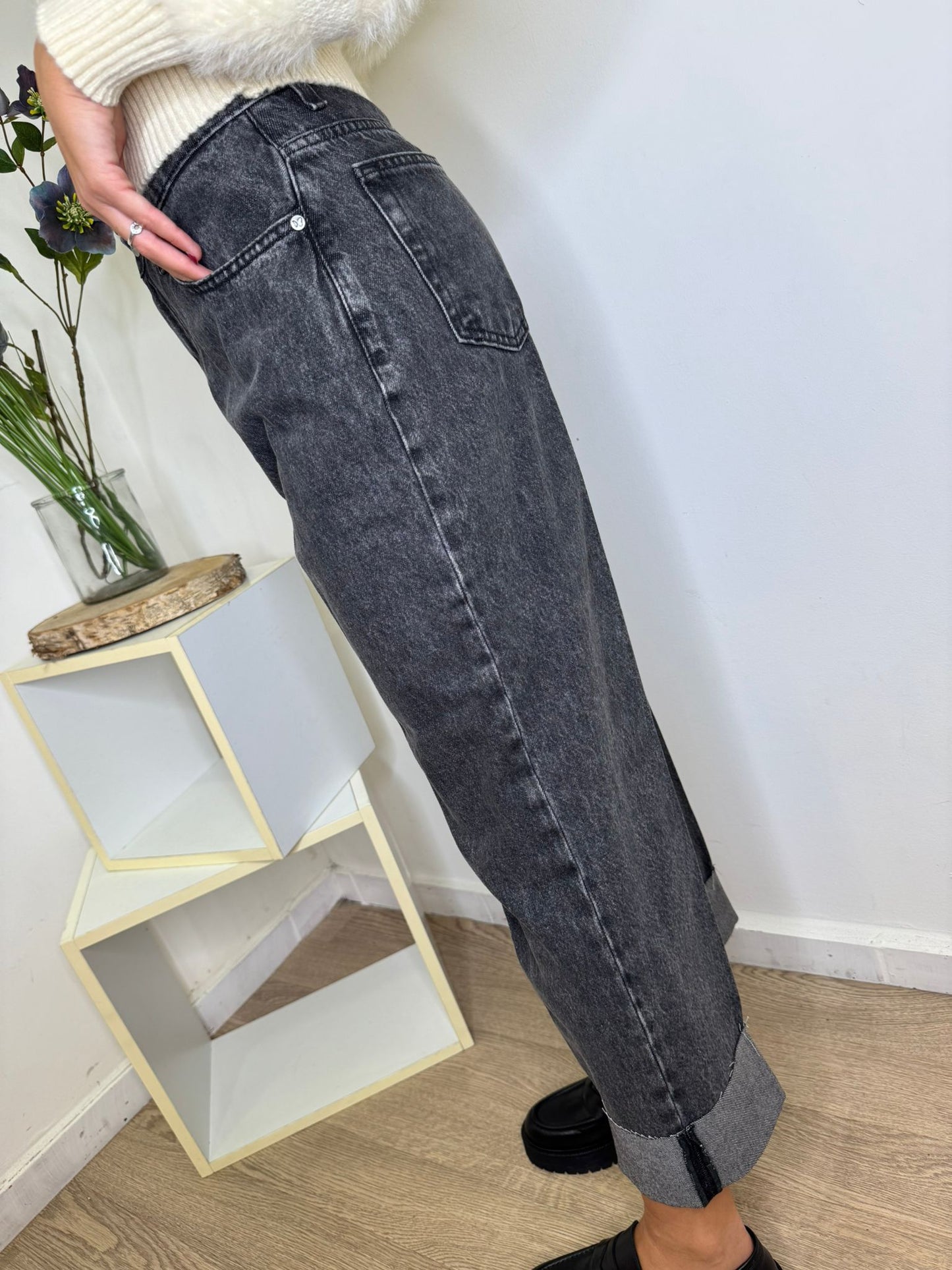 Jeans grigio con risvolto