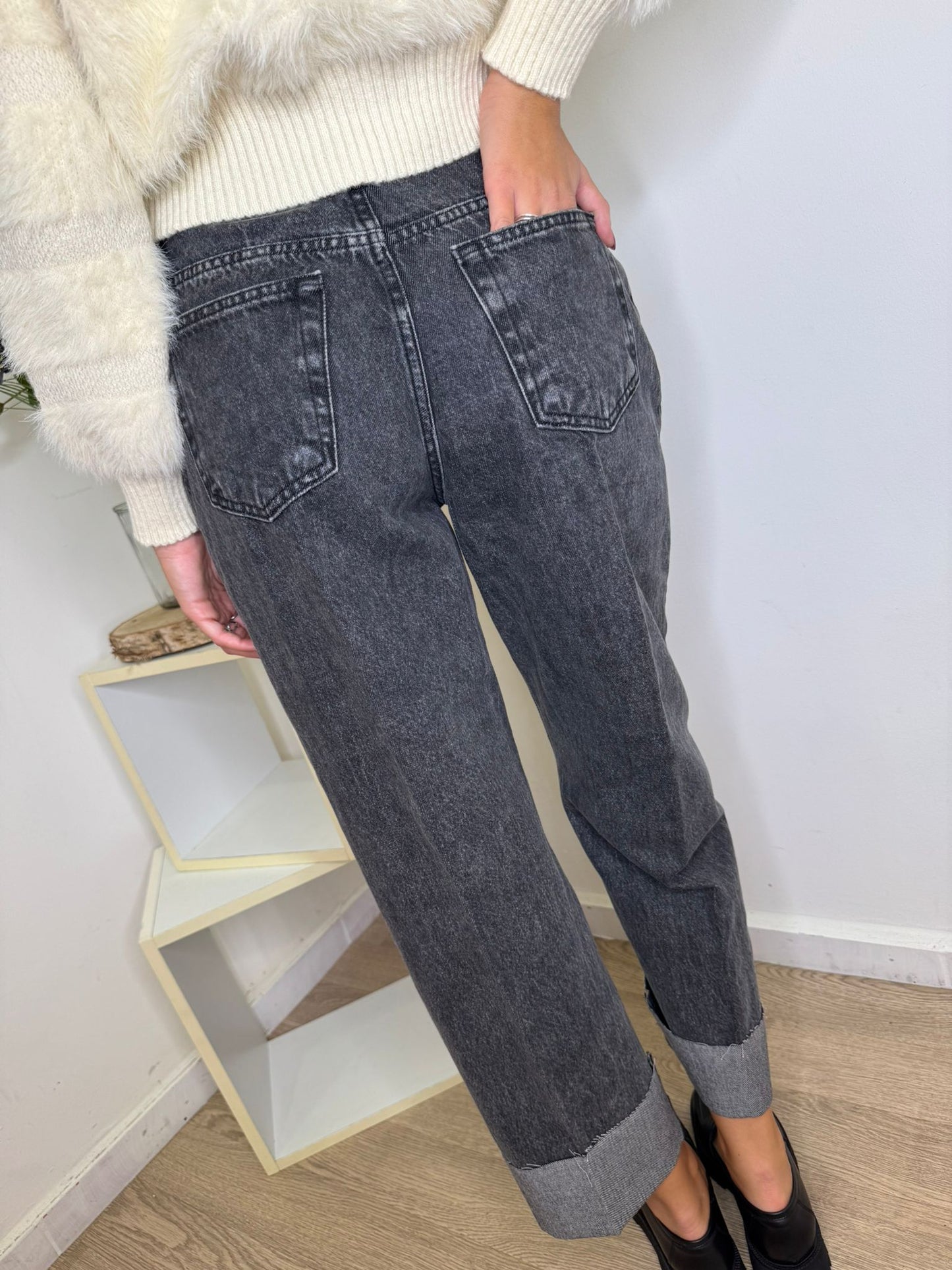 Jeans grigio con risvolto