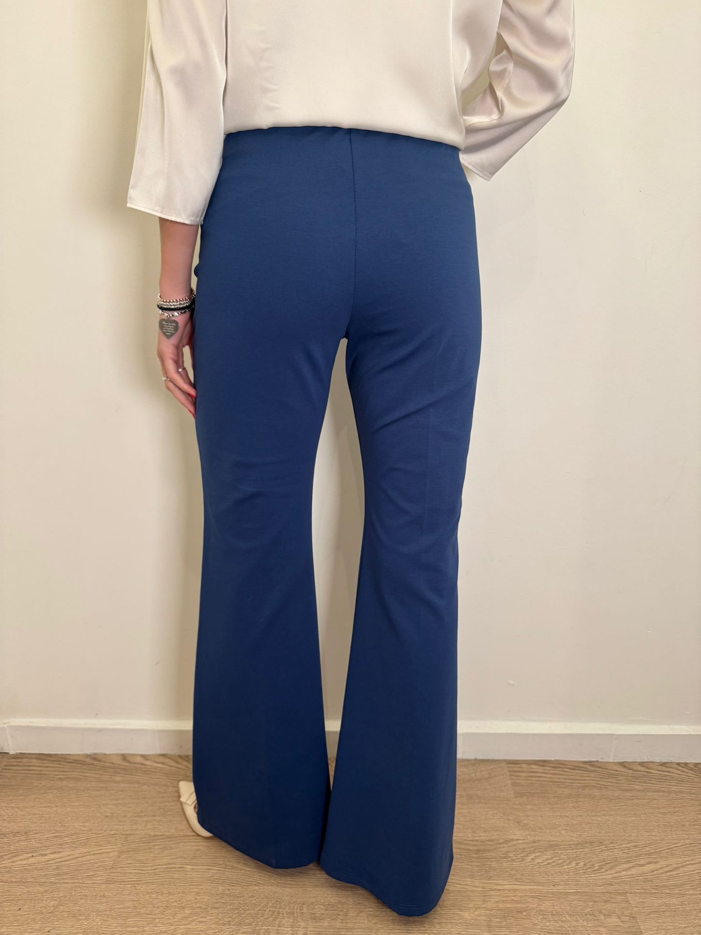 Pantalone flare blu brillante