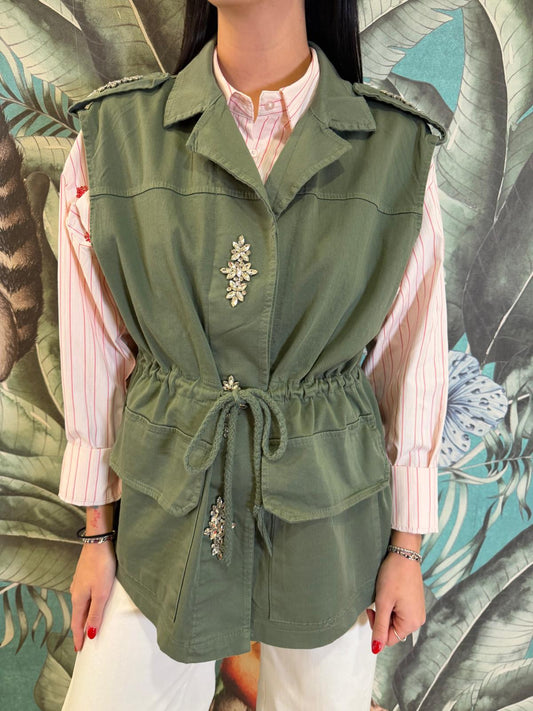 Gilet verde militare con pietre