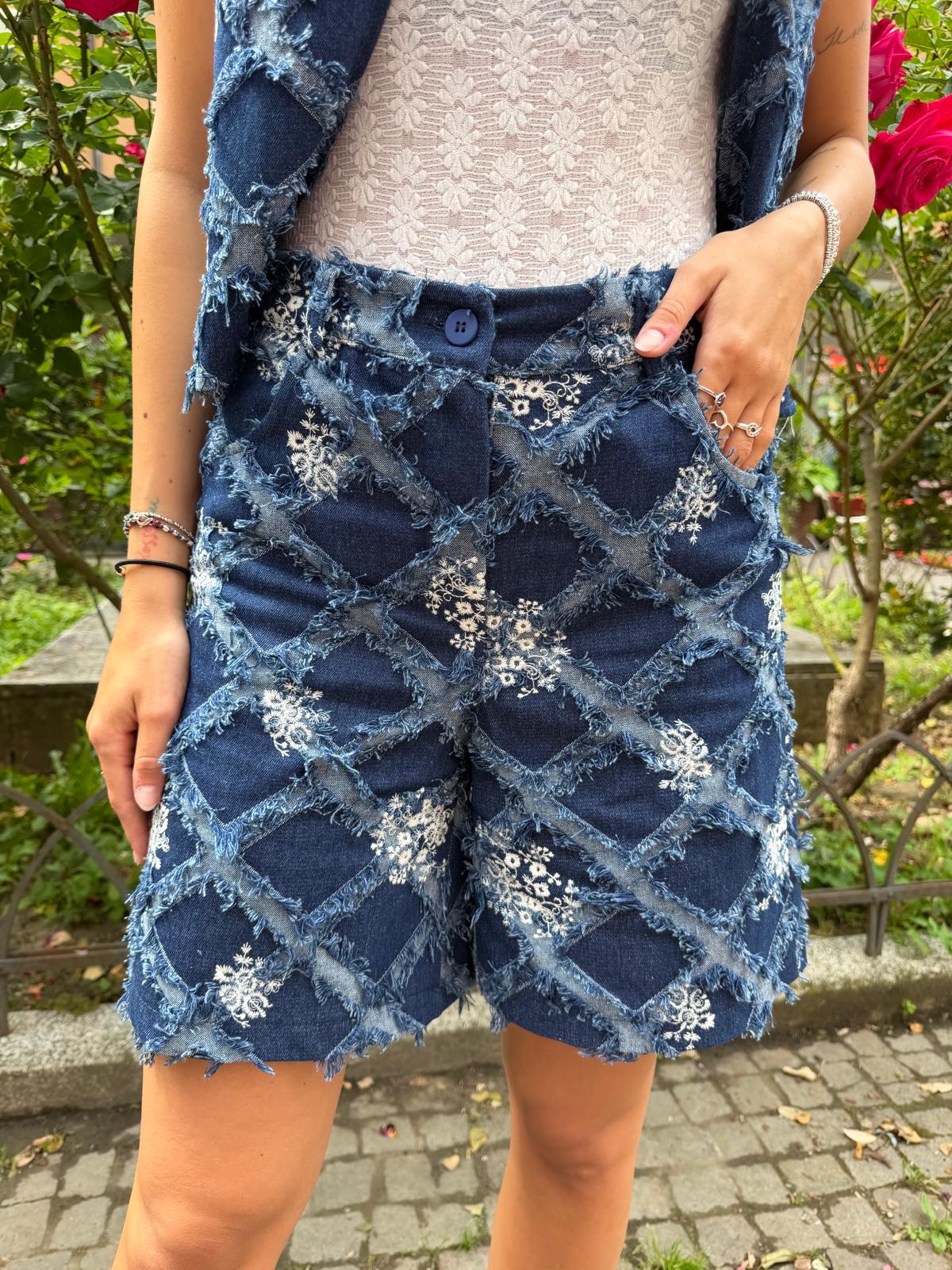 Bermuda in denim ricamo