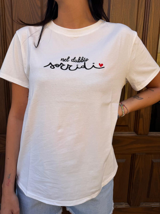 T-shirt nel dubbio sorridi
