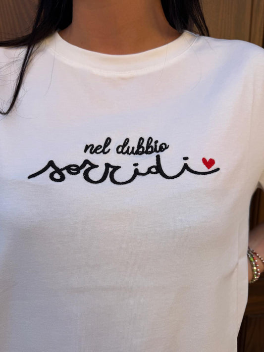 T-shirt nel dubbio sorridi