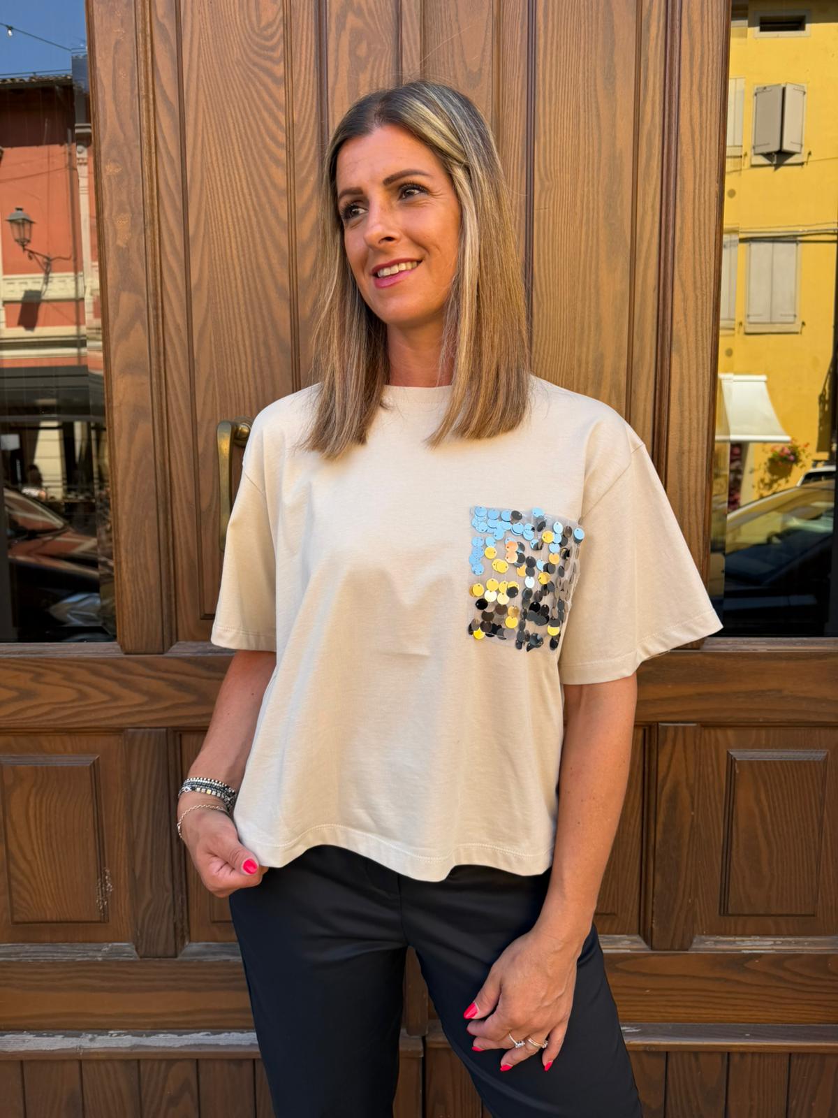 T-shirt applicazioni beige