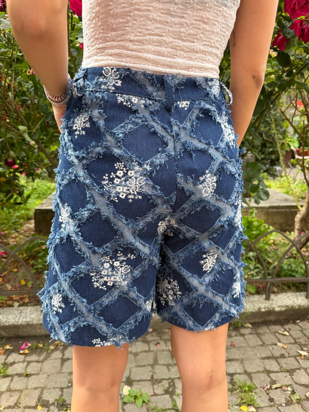 Bermuda in denim ricamo